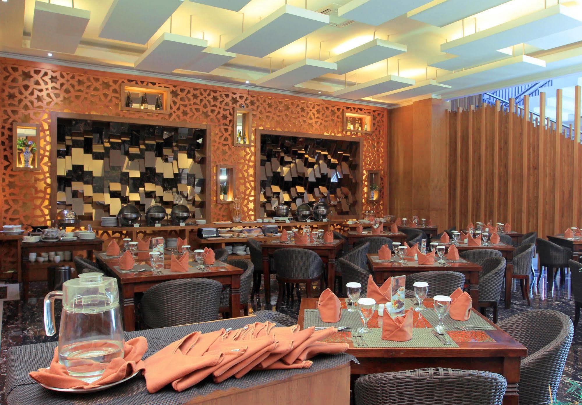 Sahati Hotel Джакарта Екстериор снимка
